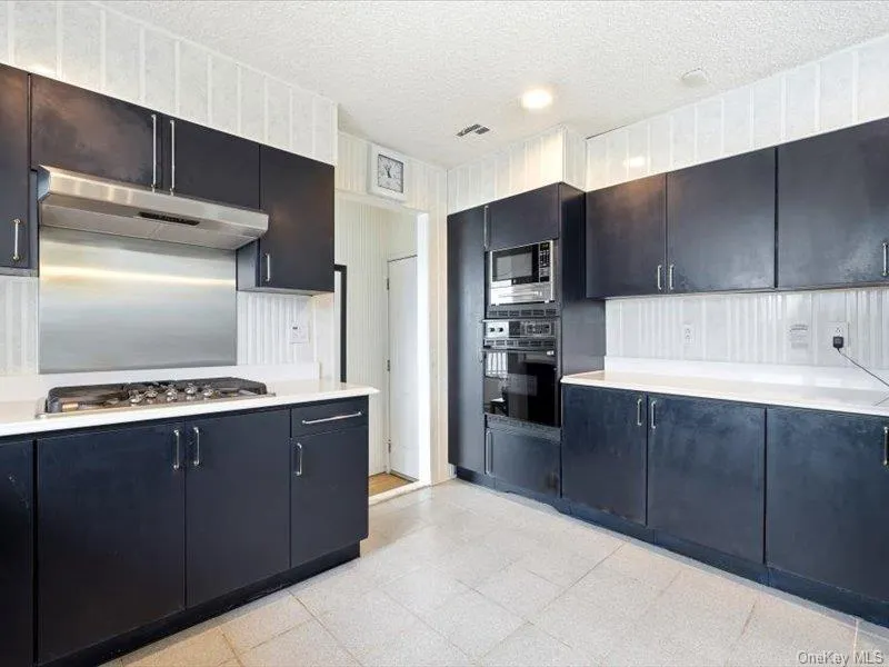 211 Whitewood Drive, Oyster Bay, NY, 4 Bedrooms Bedrooms, 10 Rooms Rooms,4 BathroomsBathrooms,Residential,For Rent,Whitewood,0,1040353 211 Whitewood Drive, Oyster Bay, NY, 4 Bedrooms Bedrooms, 10 Rooms Rooms,4 BathroomsBathrooms,Residential,For Rent,Whitewood,0,1040353