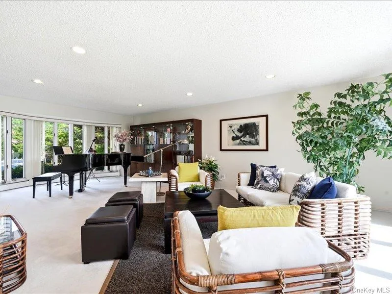 211 Whitewood Drive, Oyster Bay, NY, 4 Bedrooms Bedrooms, 10 Rooms Rooms,4 BathroomsBathrooms,Residential,For Rent,Whitewood,0,1040353 211 Whitewood Drive, Oyster Bay, NY, 4 Bedrooms Bedrooms, 10 Rooms Rooms,4 BathroomsBathrooms,Residential,For Rent,Whitewood,0,1040353