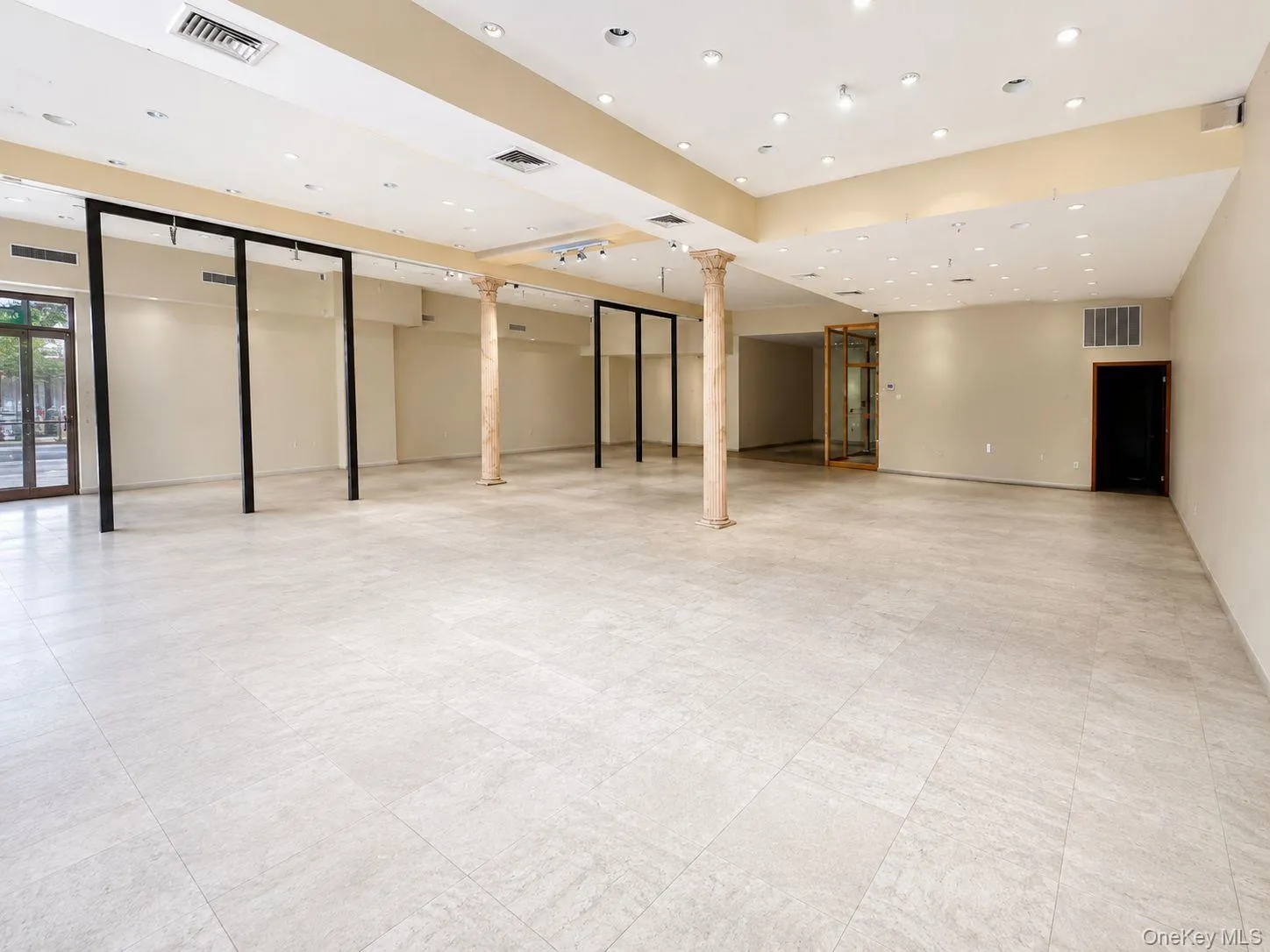 117 Middle Neck Road, North Hempstead, NY, ,Commercial Lease,For Rent,Middle Neck,0,1040358 117 Middle Neck Road, North Hempstead, NY, ,Commercial Lease,For Rent,Middle Neck,0,1040358