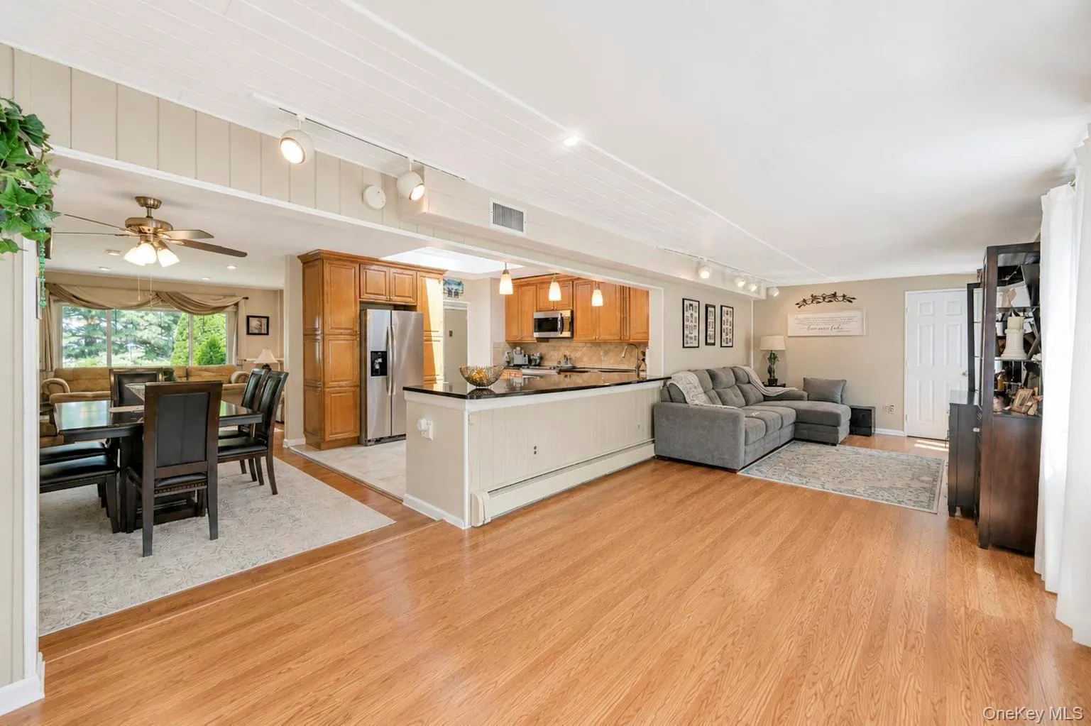 12 Linden Lane, Brookhaven, NY, 4 Bedrooms Bedrooms, 9 Rooms Rooms,2 BathroomsBathrooms,Residential,For Rent,Linden,0,1040364 12 Linden Lane, Brookhaven, NY, 4 Bedrooms Bedrooms, 9 Rooms Rooms,2 BathroomsBathrooms,Residential,For Rent,Linden,0,1040364