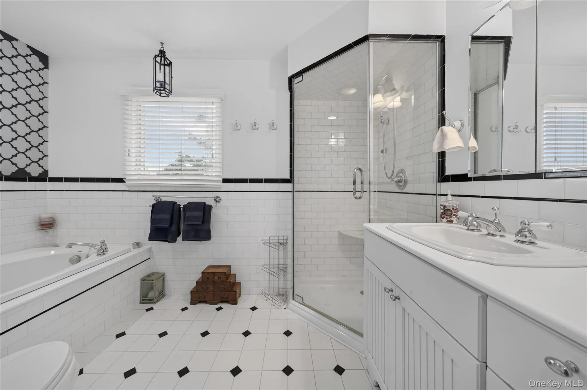 En suite primary bath En suite primary bath