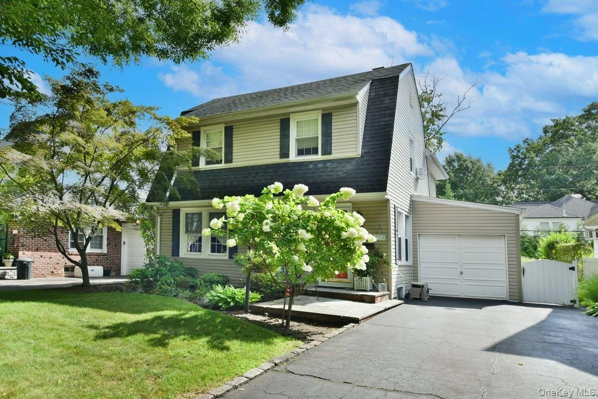 154 Argyle Road, Hempstead, NY, 4 Bedrooms Bedrooms, 8 Rooms Rooms,1 BathroomBathrooms,Residential,For Rent,Argyle,0,1040384 154 Argyle Road, Hempstead, NY, 4 Bedrooms Bedrooms, 8 Rooms Rooms,1 BathroomBathrooms,Residential,For Rent,Argyle,0,1040384