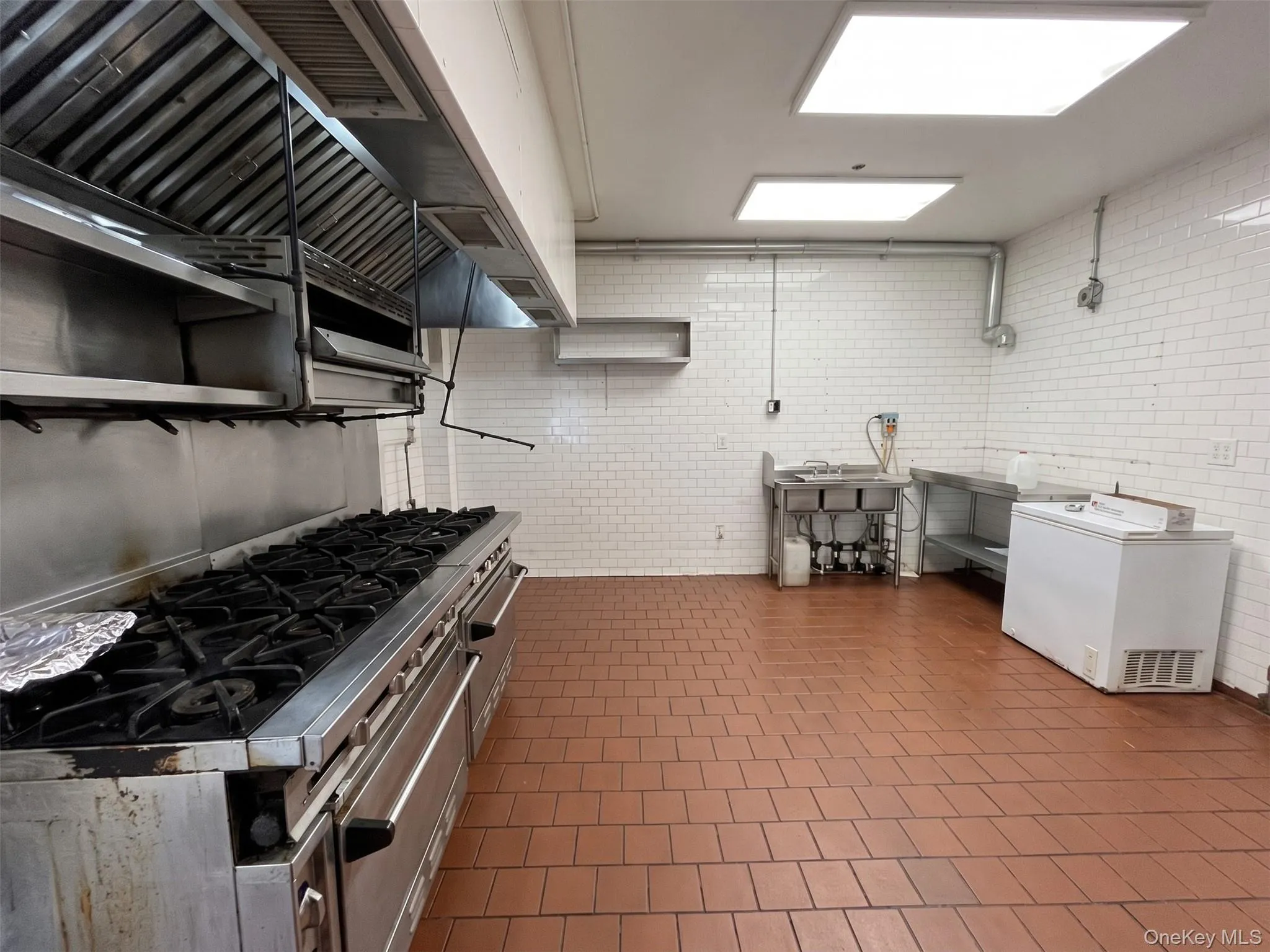 113 Middle Neck Road, North Hempstead, NY, ,Commercial Lease,For Rent,Middle Neck,0,1040389 113 Middle Neck Road, North Hempstead, NY, ,Commercial Lease,For Rent,Middle Neck,0,1040389