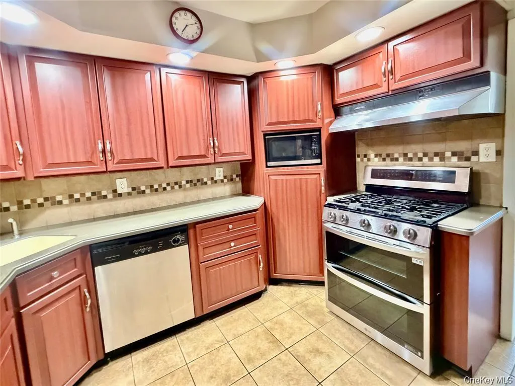 89 Bruce Avenue, Oyster Bay, NY, 5 Bedrooms Bedrooms, 12 Rooms Rooms,2 BathroomsBathrooms,Residential,For Rent,Bruce,0,1040390 89 Bruce Avenue, Oyster Bay, NY, 5 Bedrooms Bedrooms, 12 Rooms Rooms,2 BathroomsBathrooms,Residential,For Rent,Bruce,0,1040390