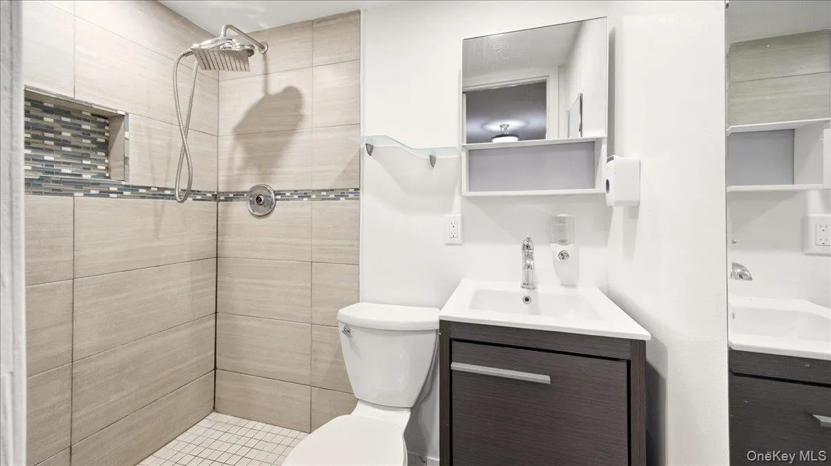 3337 Gunther Avenue, New York, NY, 3 Bedrooms Bedrooms, 7 Rooms Rooms,2 BathroomsBathrooms,Residential,For Rent,Gunther,0,1040393 3337 Gunther Avenue, New York, NY, 3 Bedrooms Bedrooms, 7 Rooms Rooms,2 BathroomsBathrooms,Residential,For Rent,Gunther,0,1040393