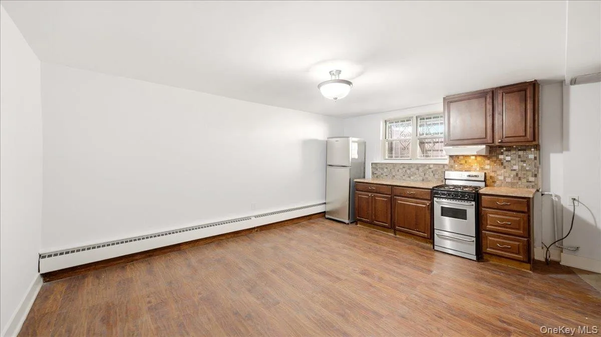 3337 Gunther Avenue, New York, NY, 3 Bedrooms Bedrooms, 7 Rooms Rooms,2 BathroomsBathrooms,Residential,For Rent,Gunther,0,1040393 3337 Gunther Avenue, New York, NY, 3 Bedrooms Bedrooms, 7 Rooms Rooms,2 BathroomsBathrooms,Residential,For Rent,Gunther,0,1040393