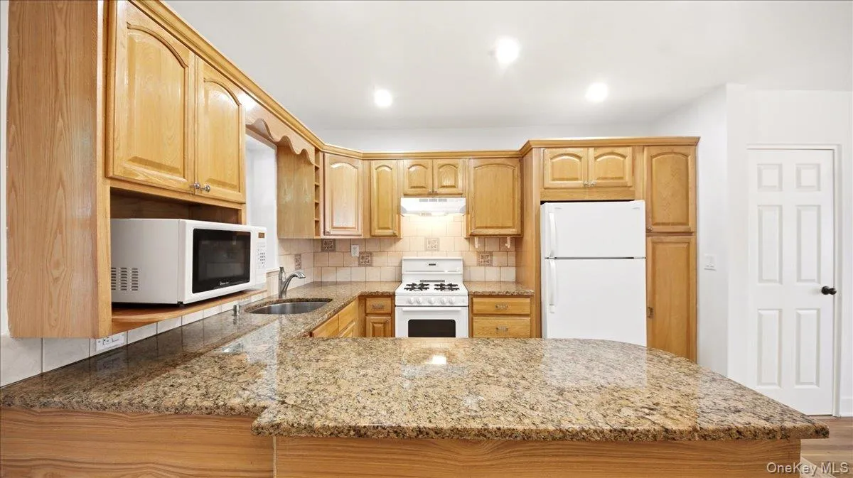 3337 Gunther Avenue, New York, NY, 3 Bedrooms Bedrooms, 7 Rooms Rooms,2 BathroomsBathrooms,Residential,For Rent,Gunther,0,1040393 3337 Gunther Avenue, New York, NY, 3 Bedrooms Bedrooms, 7 Rooms Rooms,2 BathroomsBathrooms,Residential,For Rent,Gunther,0,1040393
