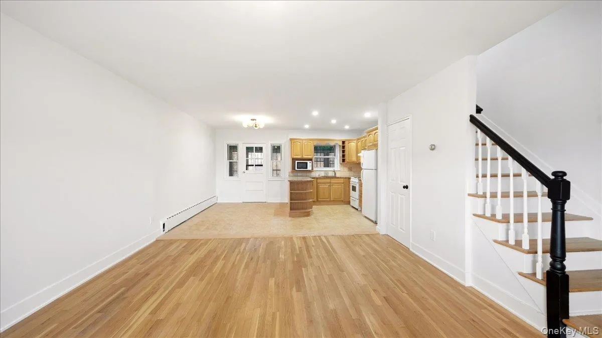 3337 Gunther Avenue, New York, NY, 3 Bedrooms Bedrooms, 7 Rooms Rooms,2 BathroomsBathrooms,Residential,For Rent,Gunther,0,1040393 3337 Gunther Avenue, New York, NY, 3 Bedrooms Bedrooms, 7 Rooms Rooms,2 BathroomsBathrooms,Residential,For Rent,Gunther,0,1040393