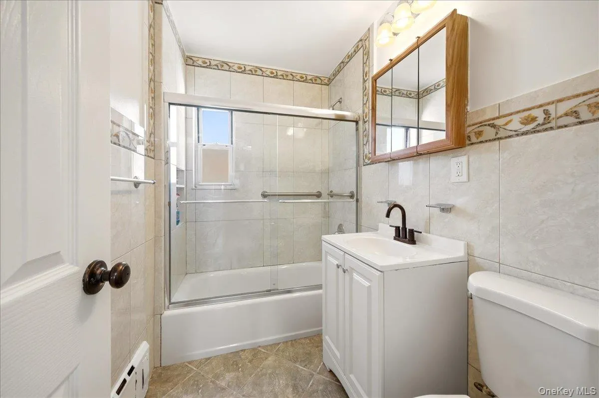 3337 Gunther Avenue, New York, NY, 3 Bedrooms Bedrooms, 7 Rooms Rooms,2 BathroomsBathrooms,Residential,For Rent,Gunther,0,1040393 3337 Gunther Avenue, New York, NY, 3 Bedrooms Bedrooms, 7 Rooms Rooms,2 BathroomsBathrooms,Residential,For Rent,Gunther,0,1040393