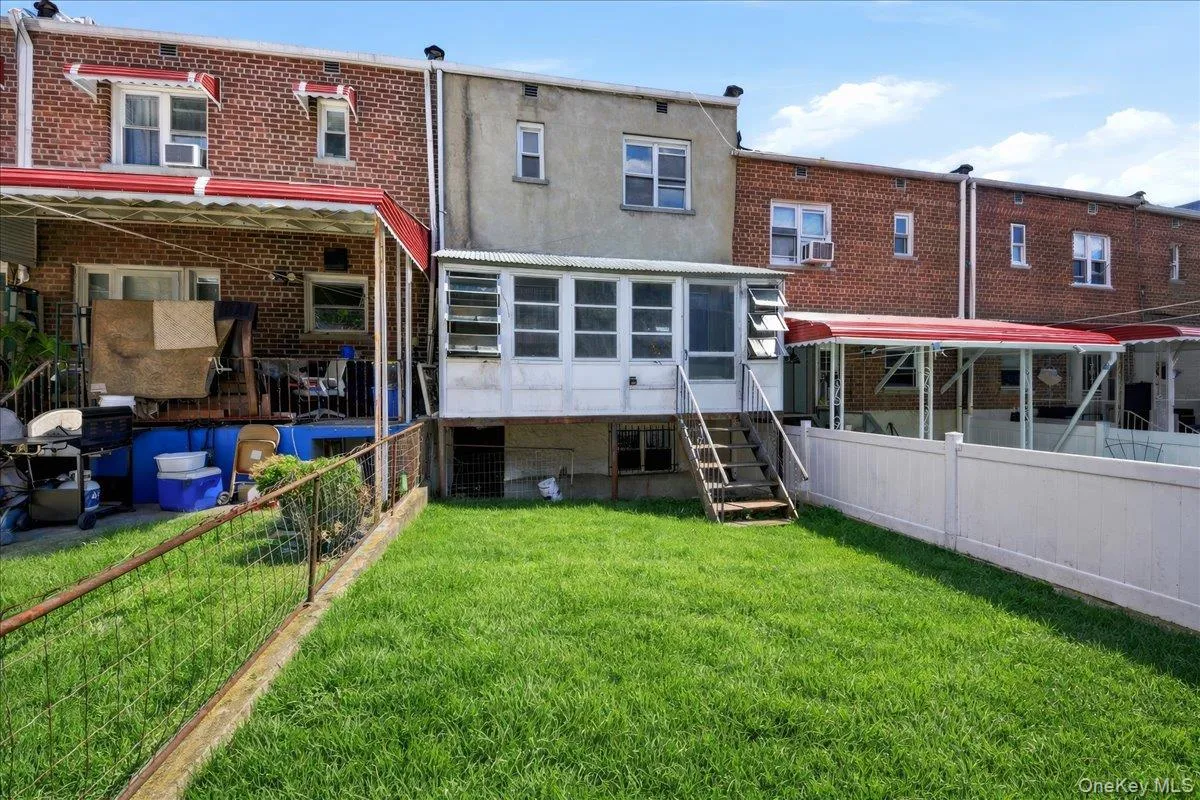 3337 Gunther Avenue, New York, NY, 3 Bedrooms Bedrooms, 7 Rooms Rooms,2 BathroomsBathrooms,Residential,For Rent,Gunther,0,1040393 3337 Gunther Avenue, New York, NY, 3 Bedrooms Bedrooms, 7 Rooms Rooms,2 BathroomsBathrooms,Residential,For Rent,Gunther,0,1040393