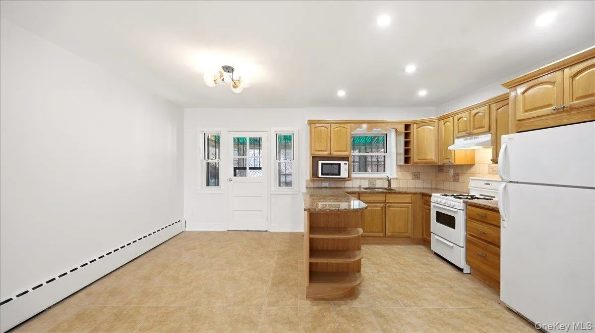 3337 Gunther Avenue, New York, NY, 3 Bedrooms Bedrooms, 7 Rooms Rooms,2 BathroomsBathrooms,Residential,For Rent,Gunther,0,1040393 3337 Gunther Avenue, New York, NY, 3 Bedrooms Bedrooms, 7 Rooms Rooms,2 BathroomsBathrooms,Residential,For Rent,Gunther,0,1040393