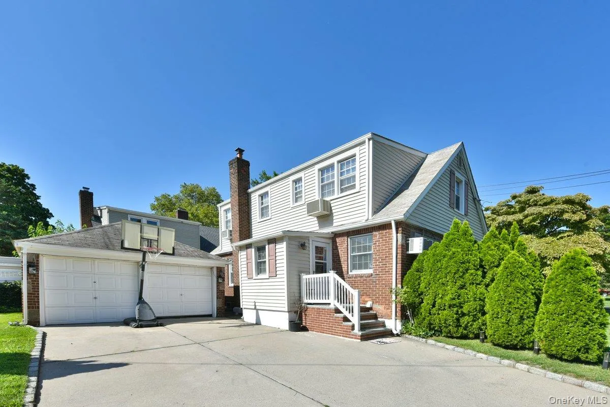 93 Gilmore Boulevard, Hempstead, NY, 4 Bedrooms Bedrooms, 8 Rooms Rooms,2 BathroomsBathrooms,Residential,For Rent,Gilmore,0,1040400 93 Gilmore Boulevard, Hempstead, NY, 4 Bedrooms Bedrooms, 8 Rooms Rooms,2 BathroomsBathrooms,Residential,For Rent,Gilmore,0,1040400