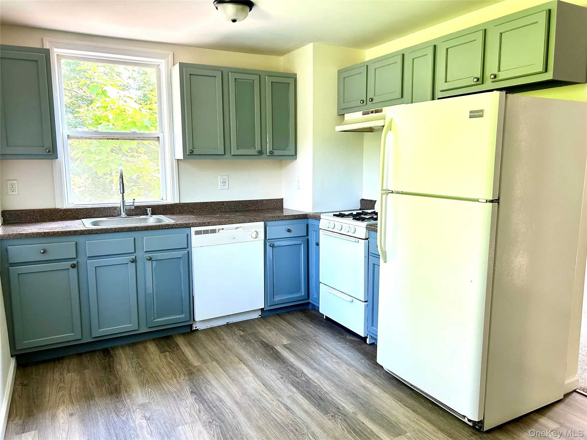 321 Canal Road, Brookhaven, NY, 3 Bedrooms Bedrooms, 5 Rooms Rooms,1 BathroomBathrooms,Residential Lease,For Rent,Canal,0,1040407 321 Canal Road, Brookhaven, NY, 3 Bedrooms Bedrooms, 5 Rooms Rooms,1 BathroomBathrooms,Residential Lease,For Rent,Canal,0,1040407