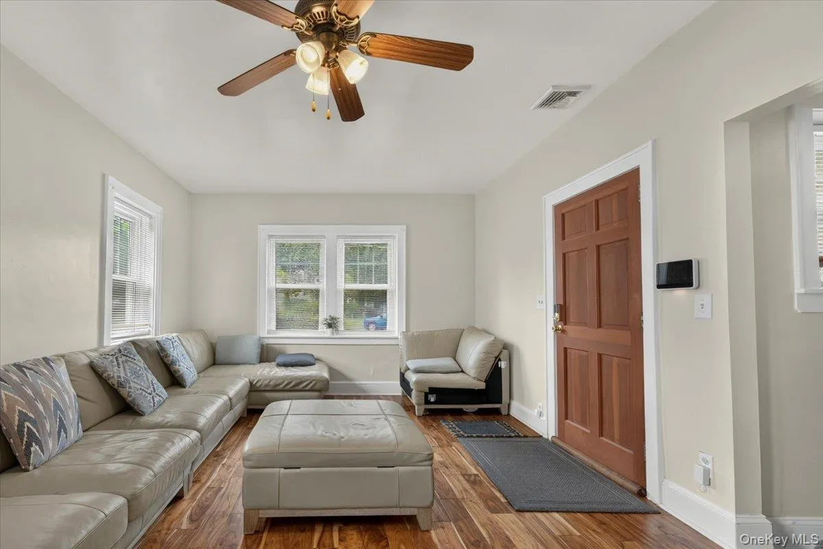 510 Secatogue Avenue, Babylon, NY, 3 Bedrooms Bedrooms, 5 Rooms Rooms,2 BathroomsBathrooms,Residential,For Rent,Secatogue,0,1040415 510 Secatogue Avenue, Babylon, NY, 3 Bedrooms Bedrooms, 5 Rooms Rooms,2 BathroomsBathrooms,Residential,For Rent,Secatogue,0,1040415