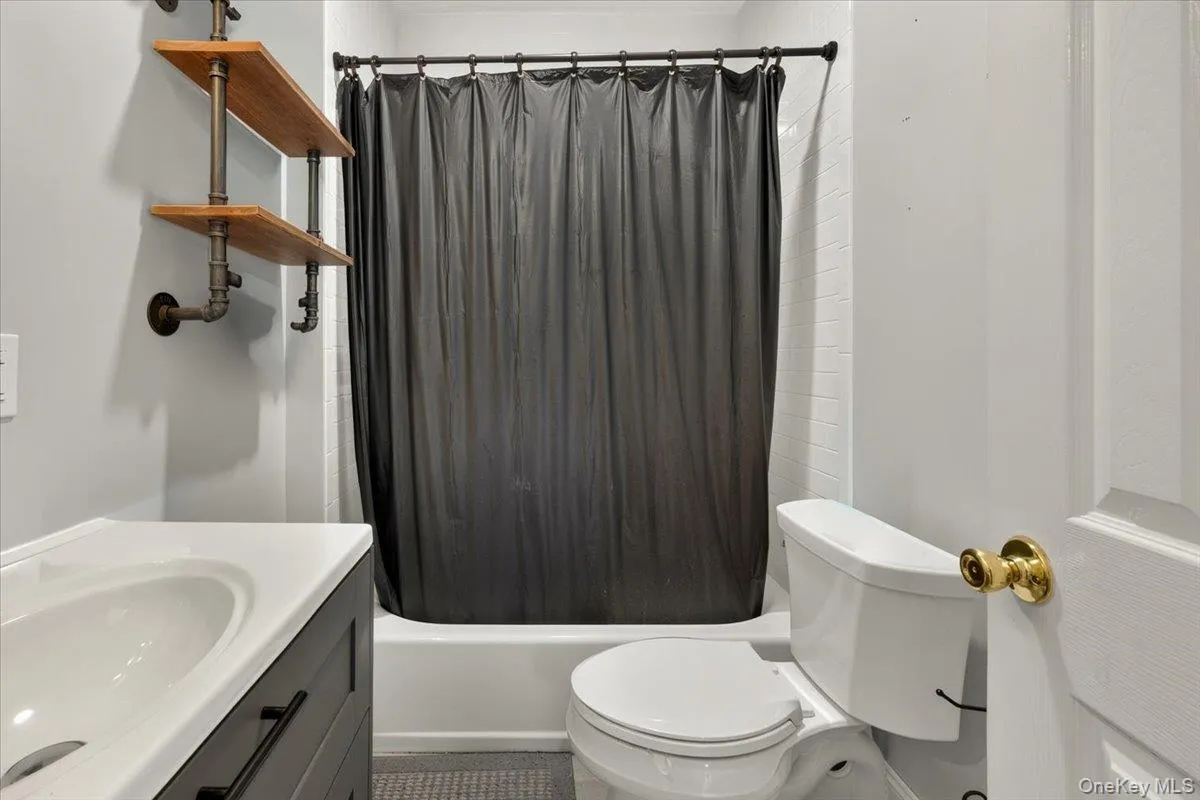 510 Secatogue Avenue, Babylon, NY, 3 Bedrooms Bedrooms, 5 Rooms Rooms,2 BathroomsBathrooms,Residential,For Rent,Secatogue,0,1040415 510 Secatogue Avenue, Babylon, NY, 3 Bedrooms Bedrooms, 5 Rooms Rooms,2 BathroomsBathrooms,Residential,For Rent,Secatogue,0,1040415