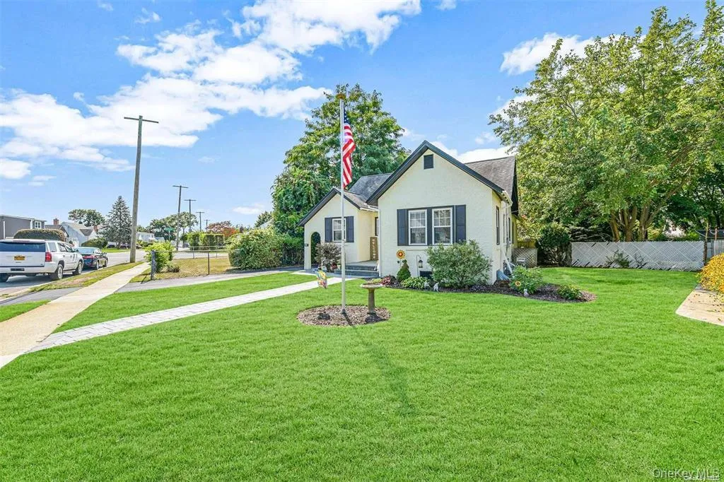 510 Secatogue Avenue, Babylon, NY, 3 Bedrooms Bedrooms, 5 Rooms Rooms,2 BathroomsBathrooms,Residential,For Rent,Secatogue,0,1040415 510 Secatogue Avenue, Babylon, NY, 3 Bedrooms Bedrooms, 5 Rooms Rooms,2 BathroomsBathrooms,Residential,For Rent,Secatogue,0,1040415