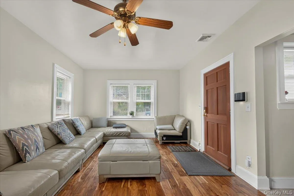 510 Secatogue Avenue, Babylon, NY, 3 Bedrooms Bedrooms, 5 Rooms Rooms,2 BathroomsBathrooms,Residential,For Rent,Secatogue,0,1040415 510 Secatogue Avenue, Babylon, NY, 3 Bedrooms Bedrooms, 5 Rooms Rooms,2 BathroomsBathrooms,Residential,For Rent,Secatogue,0,1040415