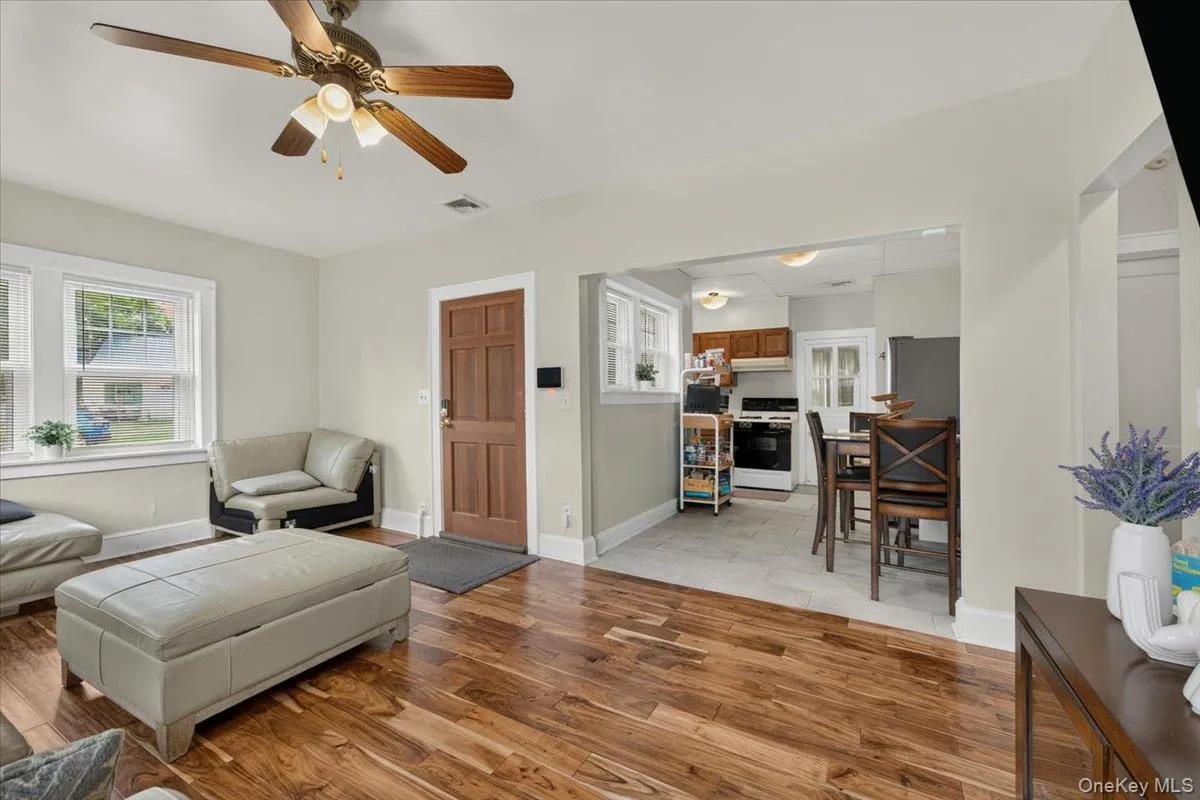510 Secatogue Avenue, Babylon, NY, 3 Bedrooms Bedrooms, 5 Rooms Rooms,2 BathroomsBathrooms,Residential,For Rent,Secatogue,0,1040415 510 Secatogue Avenue, Babylon, NY, 3 Bedrooms Bedrooms, 5 Rooms Rooms,2 BathroomsBathrooms,Residential,For Rent,Secatogue,0,1040415