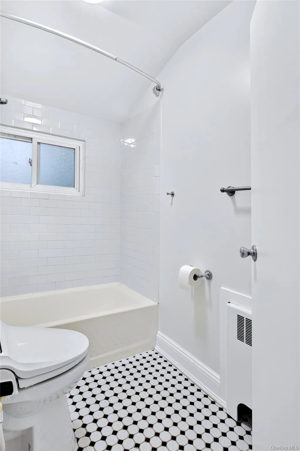 50 Commander Avenue, Hempstead, NY, 4 Bedrooms Bedrooms, 7 Rooms Rooms,2 BathroomsBathrooms,Residential,For Rent,Commander,0,1040420 50 Commander Avenue, Hempstead, NY, 4 Bedrooms Bedrooms, 7 Rooms Rooms,2 BathroomsBathrooms,Residential,For Rent,Commander,0,1040420