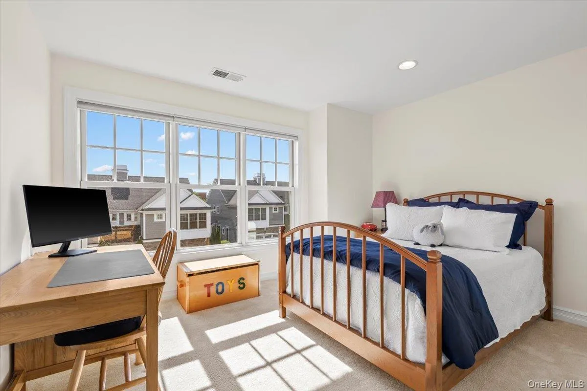 Bright and spacious third bedroom Bright and spacious third bedroom