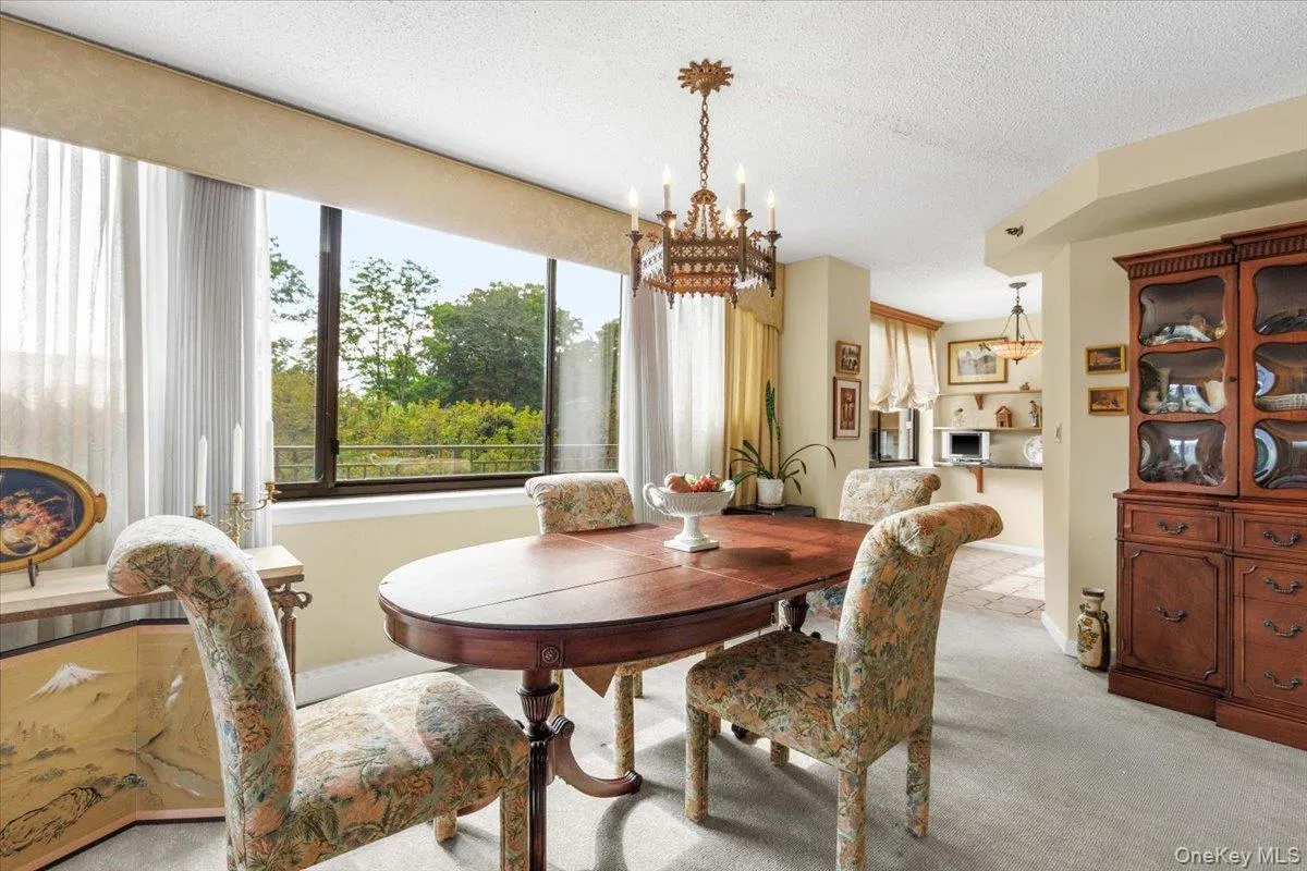 Dedicated dining space with kitchen sightlines Dedicated dining space with kitchen sightlines