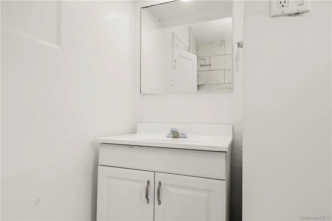 10 13th Avenue, Mount Vernon, NY, 3 Bedrooms Bedrooms, 7 Rooms Rooms,1 BathroomBathrooms,Residential Lease,For Rent,13th,0,1040437 10 13th Avenue, Mount Vernon, NY, 3 Bedrooms Bedrooms, 7 Rooms Rooms,1 BathroomBathrooms,Residential Lease,For Rent,13th,0,1040437