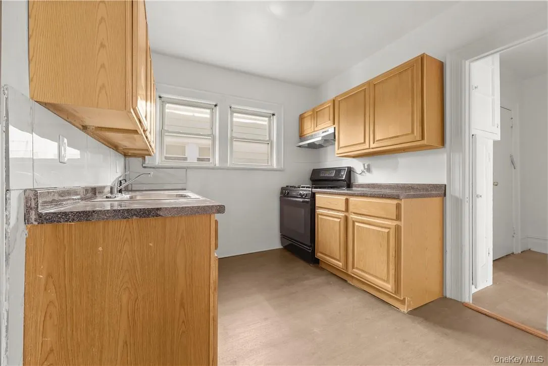 10 13th Avenue, Mount Vernon, NY, 3 Bedrooms Bedrooms, 7 Rooms Rooms,1 BathroomBathrooms,Residential Lease,For Rent,13th,0,1040437 10 13th Avenue, Mount Vernon, NY, 3 Bedrooms Bedrooms, 7 Rooms Rooms,1 BathroomBathrooms,Residential Lease,For Rent,13th,0,1040437