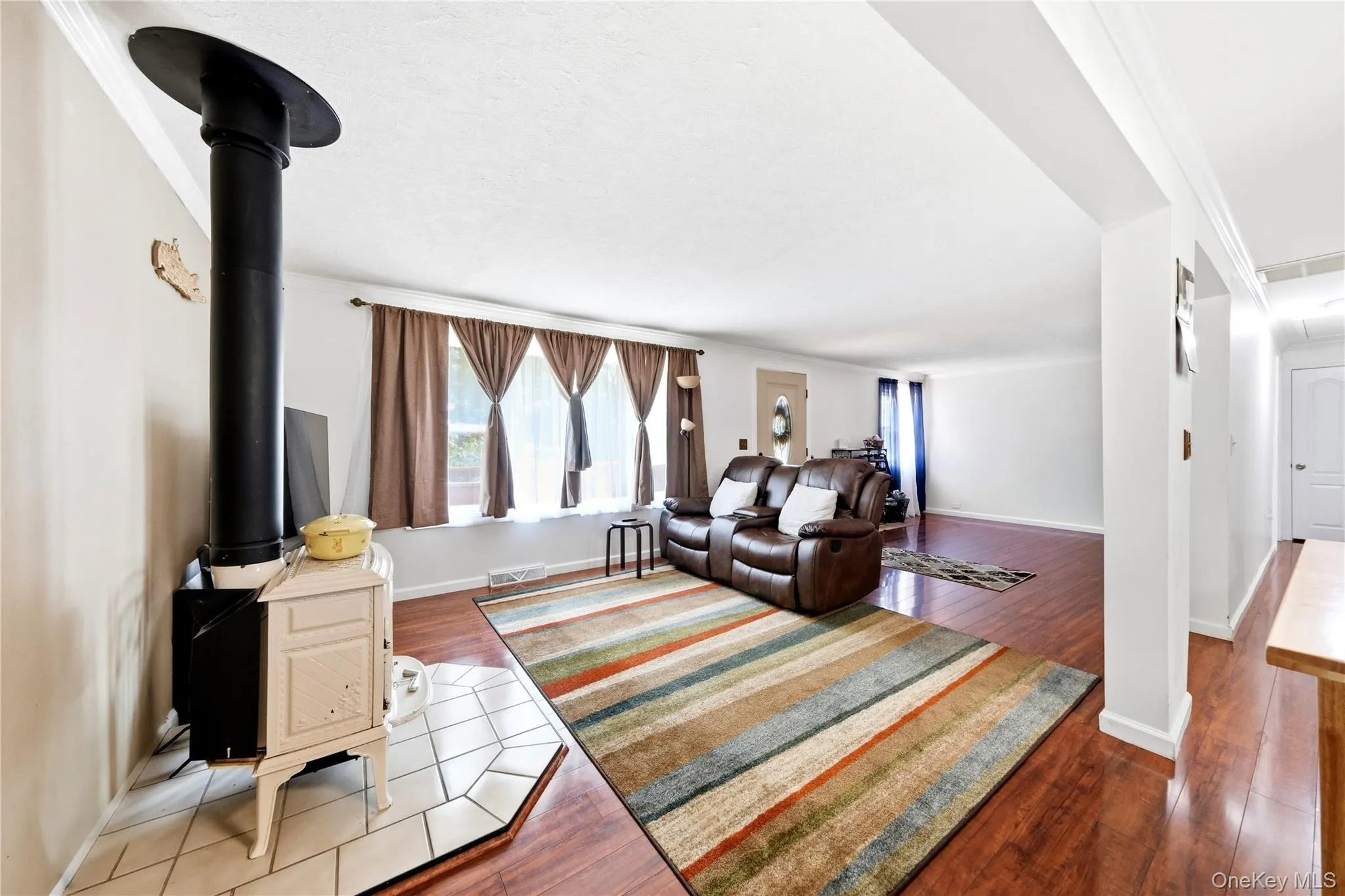 211 Hampton Avenue, Brookhaven, NY, 3 Bedrooms Bedrooms, 6 Rooms Rooms,2 BathroomsBathrooms,Residential,For Rent,Hampton,0,1040438 211 Hampton Avenue, Brookhaven, NY, 3 Bedrooms Bedrooms, 6 Rooms Rooms,2 BathroomsBathrooms,Residential,For Rent,Hampton,0,1040438
