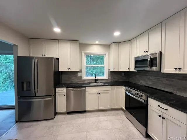 32 Hickman Drive, East Fishkill, NY, 3 Bedrooms Bedrooms, 6 Rooms Rooms,1 BathroomBathrooms,Residential Lease,For Rent,Hickman,0,1040441 32 Hickman Drive, East Fishkill, NY, 3 Bedrooms Bedrooms, 6 Rooms Rooms,1 BathroomBathrooms,Residential Lease,For Rent,Hickman,0,1040441