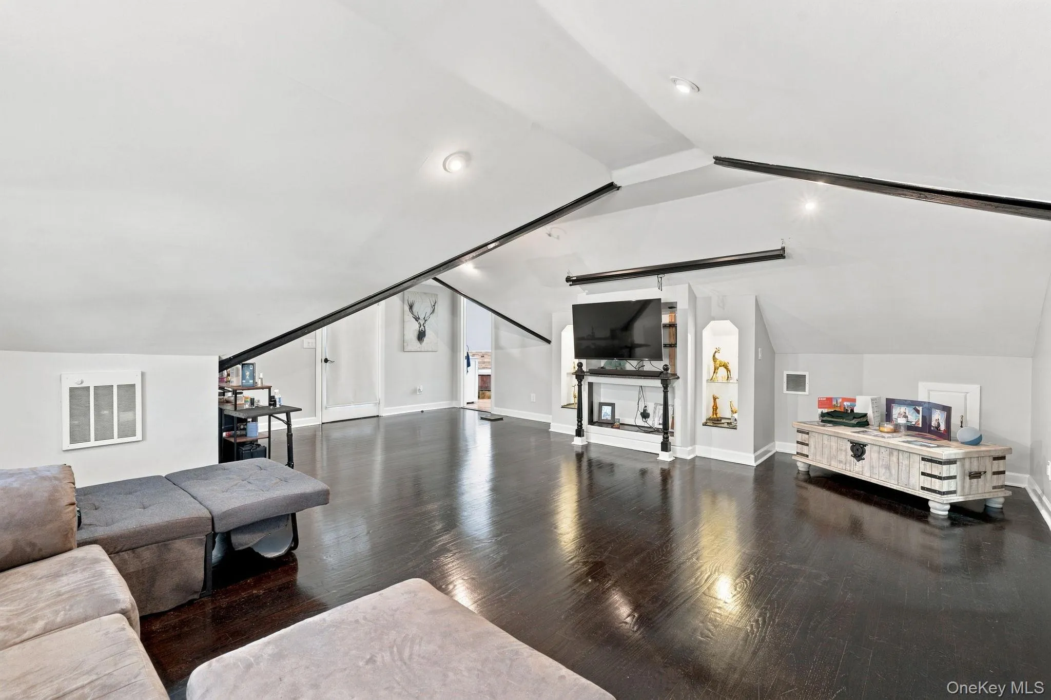 8 Ralph Avenue, Islip, NY, 6 Bedrooms Bedrooms, 10 Rooms Rooms,7 BathroomsBathrooms,Residential,For Rent,Ralph,0,1040448 8 Ralph Avenue, Islip, NY, 6 Bedrooms Bedrooms, 10 Rooms Rooms,7 BathroomsBathrooms,Residential,For Rent,Ralph,0,1040448