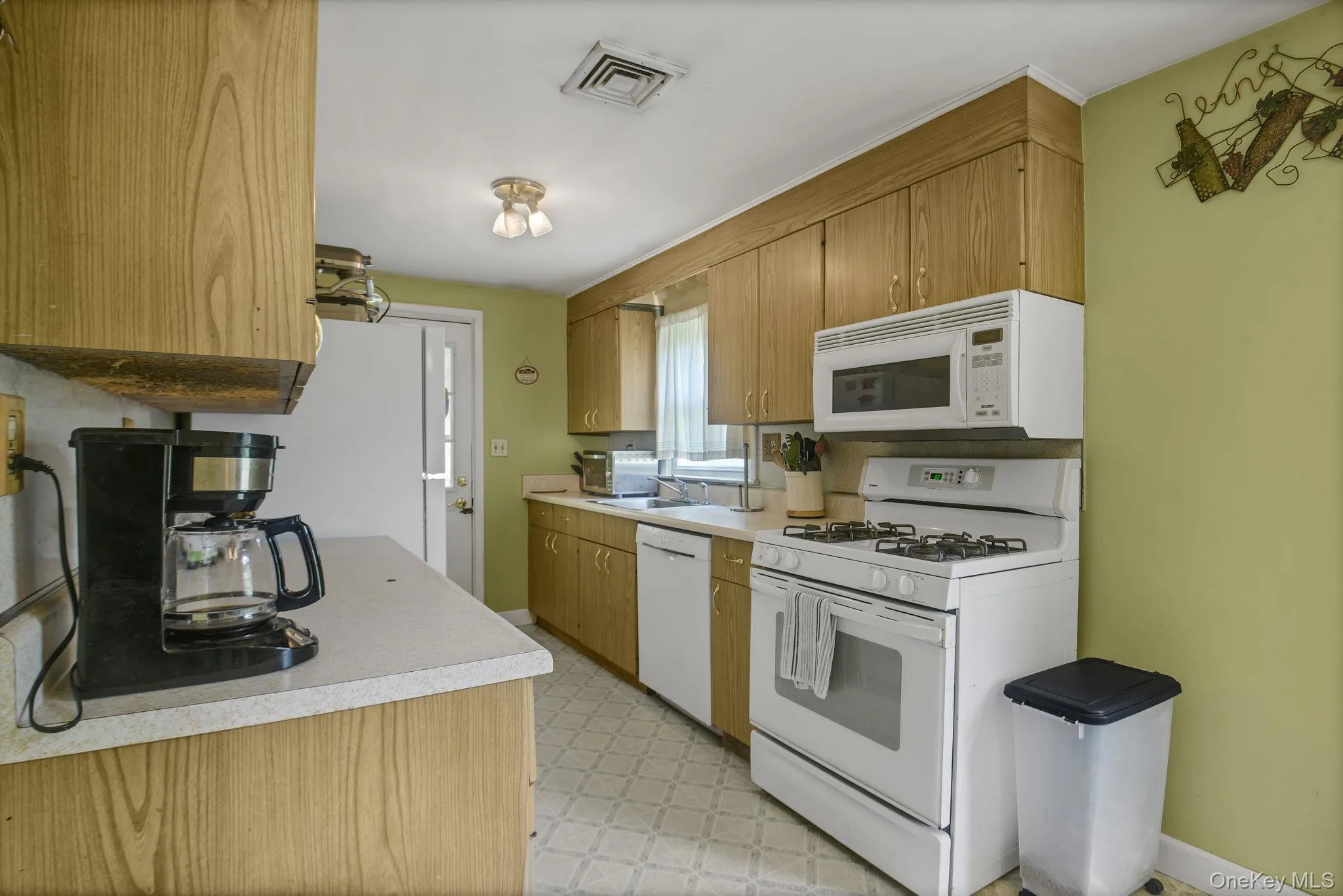 24 Doyle Drive, Wappinger, NY, 3 Bedrooms Bedrooms, 8 Rooms Rooms,2 BathroomsBathrooms,Residential,For Rent,Doyle,0,1040457 24 Doyle Drive, Wappinger, NY, 3 Bedrooms Bedrooms, 8 Rooms Rooms,2 BathroomsBathrooms,Residential,For Rent,Doyle,0,1040457