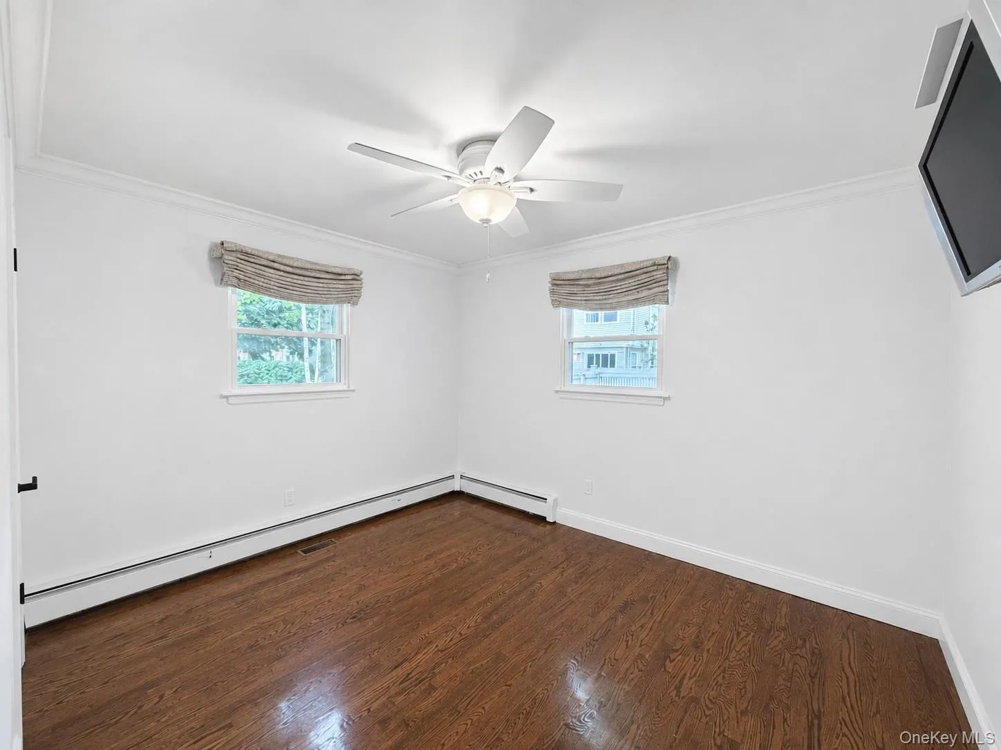 40 Edgewood Road, North Hempstead, NY, 3 Bedrooms Bedrooms, 6 Rooms Rooms,1 BathroomBathrooms,Residential Lease,For Rent,Edgewood,0,1040461 40 Edgewood Road, North Hempstead, NY, 3 Bedrooms Bedrooms, 6 Rooms Rooms,1 BathroomBathrooms,Residential Lease,For Rent,Edgewood,0,1040461