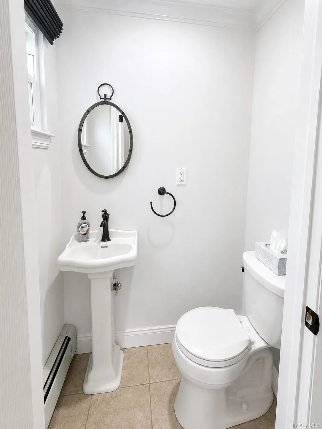 40 Edgewood Road, North Hempstead, NY, 3 Bedrooms Bedrooms, 6 Rooms Rooms,1 BathroomBathrooms,Residential Lease,For Rent,Edgewood,0,1040461 40 Edgewood Road, North Hempstead, NY, 3 Bedrooms Bedrooms, 6 Rooms Rooms,1 BathroomBathrooms,Residential Lease,For Rent,Edgewood,0,1040461