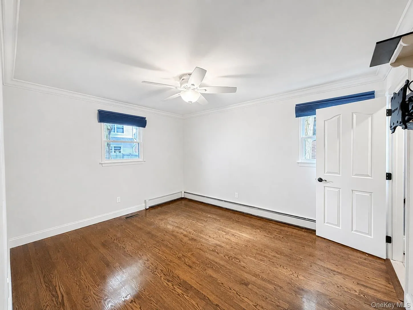 40 Edgewood Road, North Hempstead, NY, 3 Bedrooms Bedrooms, 6 Rooms Rooms,1 BathroomBathrooms,Residential Lease,For Rent,Edgewood,0,1040461 40 Edgewood Road, North Hempstead, NY, 3 Bedrooms Bedrooms, 6 Rooms Rooms,1 BathroomBathrooms,Residential Lease,For Rent,Edgewood,0,1040461