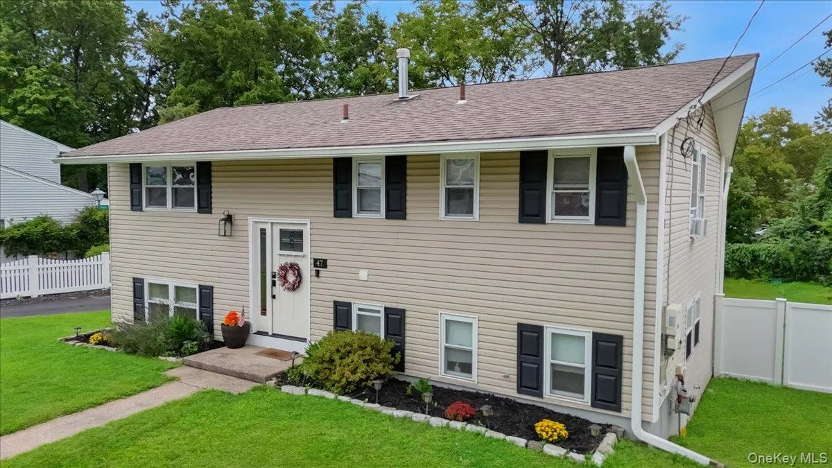 47 Chestnut Oval, Orangetown, NY, 4 Bedrooms Bedrooms, 7 Rooms Rooms,2 BathroomsBathrooms,Residential,For Rent,Chestnut,0,1040463 47 Chestnut Oval, Orangetown, NY, 4 Bedrooms Bedrooms, 7 Rooms Rooms,2 BathroomsBathrooms,Residential,For Rent,Chestnut,0,1040463