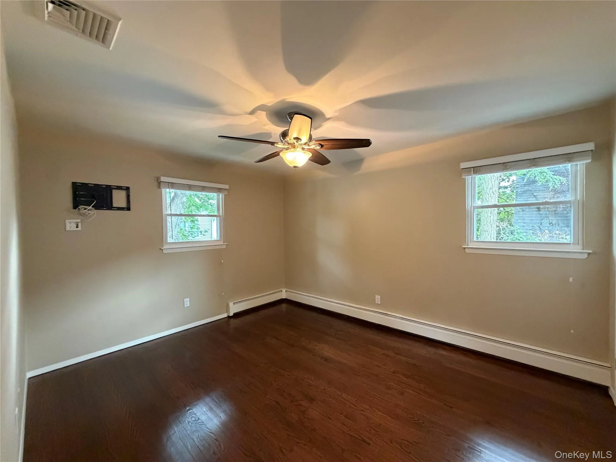 40 Edgewood Road, North Hempstead, NY, 3 Bedrooms Bedrooms, 6 Rooms Rooms,1 BathroomBathrooms,Residential Lease,For Rent,Edgewood,0,1040469 40 Edgewood Road, North Hempstead, NY, 3 Bedrooms Bedrooms, 6 Rooms Rooms,1 BathroomBathrooms,Residential Lease,For Rent,Edgewood,0,1040469
