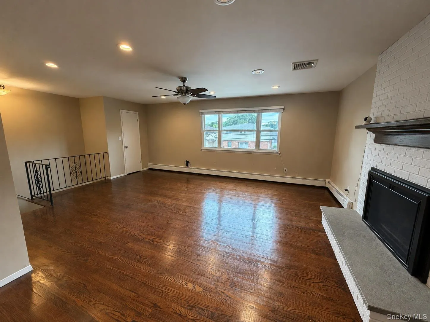 40 Edgewood Road, North Hempstead, NY, 3 Bedrooms Bedrooms, 6 Rooms Rooms,1 BathroomBathrooms,Residential Lease,For Rent,Edgewood,0,1040469 40 Edgewood Road, North Hempstead, NY, 3 Bedrooms Bedrooms, 6 Rooms Rooms,1 BathroomBathrooms,Residential Lease,For Rent,Edgewood,0,1040469