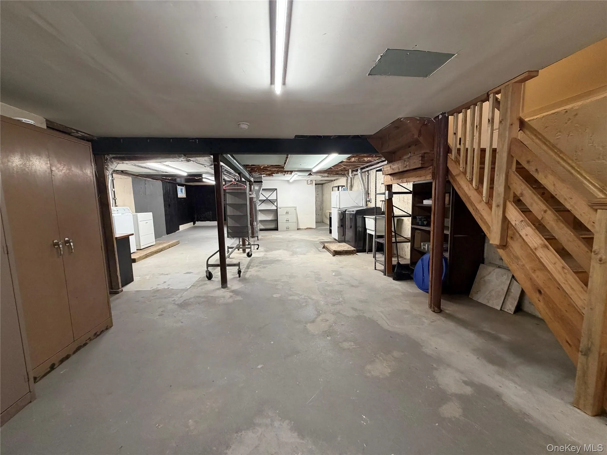 40 Edgewood Road, North Hempstead, NY, 3 Bedrooms Bedrooms, 6 Rooms Rooms,1 BathroomBathrooms,Residential Lease,For Rent,Edgewood,0,1040469 40 Edgewood Road, North Hempstead, NY, 3 Bedrooms Bedrooms, 6 Rooms Rooms,1 BathroomBathrooms,Residential Lease,For Rent,Edgewood,0,1040469