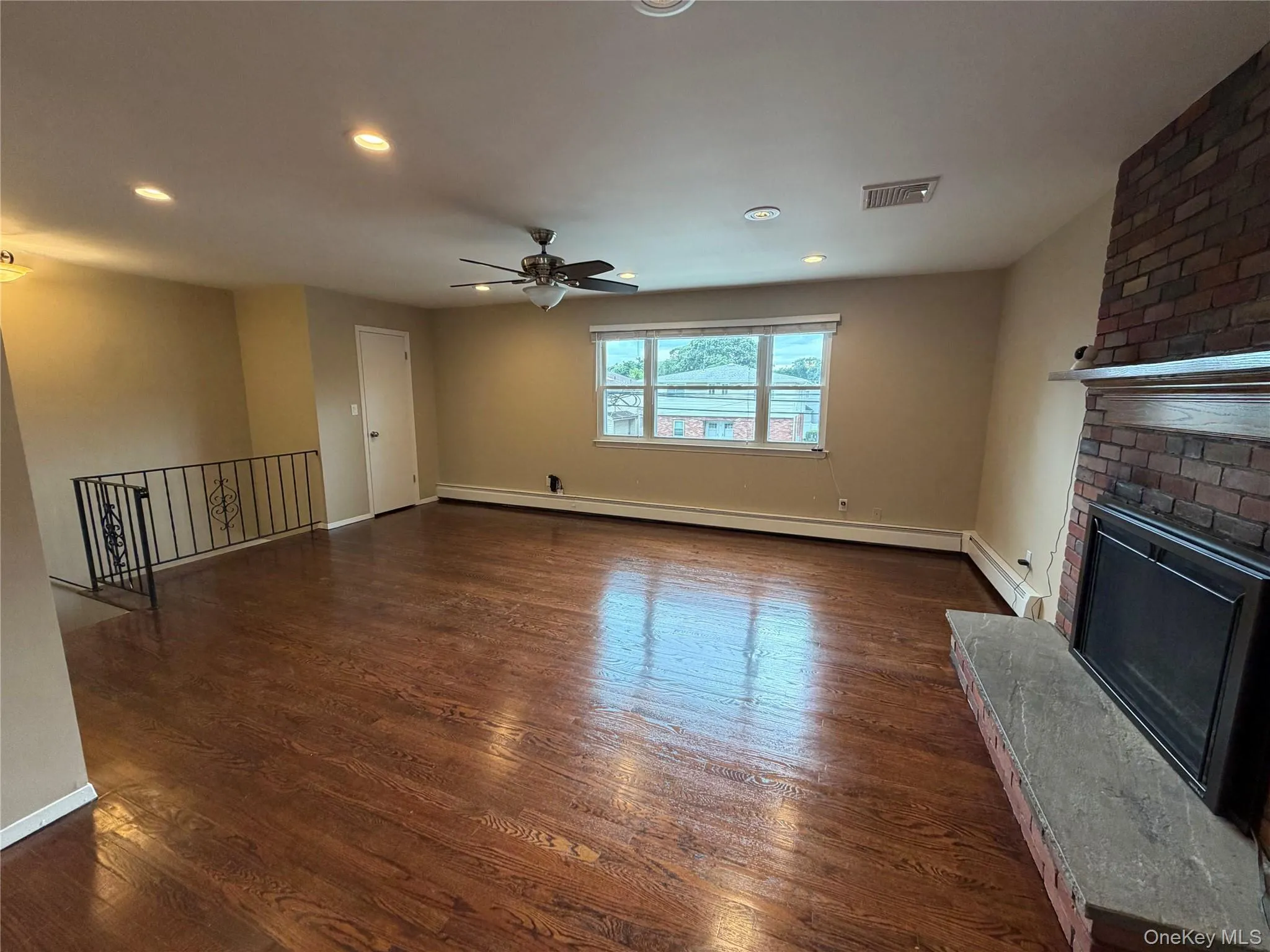 40 Edgewood Road, North Hempstead, NY, 3 Bedrooms Bedrooms, 6 Rooms Rooms,1 BathroomBathrooms,Residential Lease,For Rent,Edgewood,0,1040469 40 Edgewood Road, North Hempstead, NY, 3 Bedrooms Bedrooms, 6 Rooms Rooms,1 BathroomBathrooms,Residential Lease,For Rent,Edgewood,0,1040469