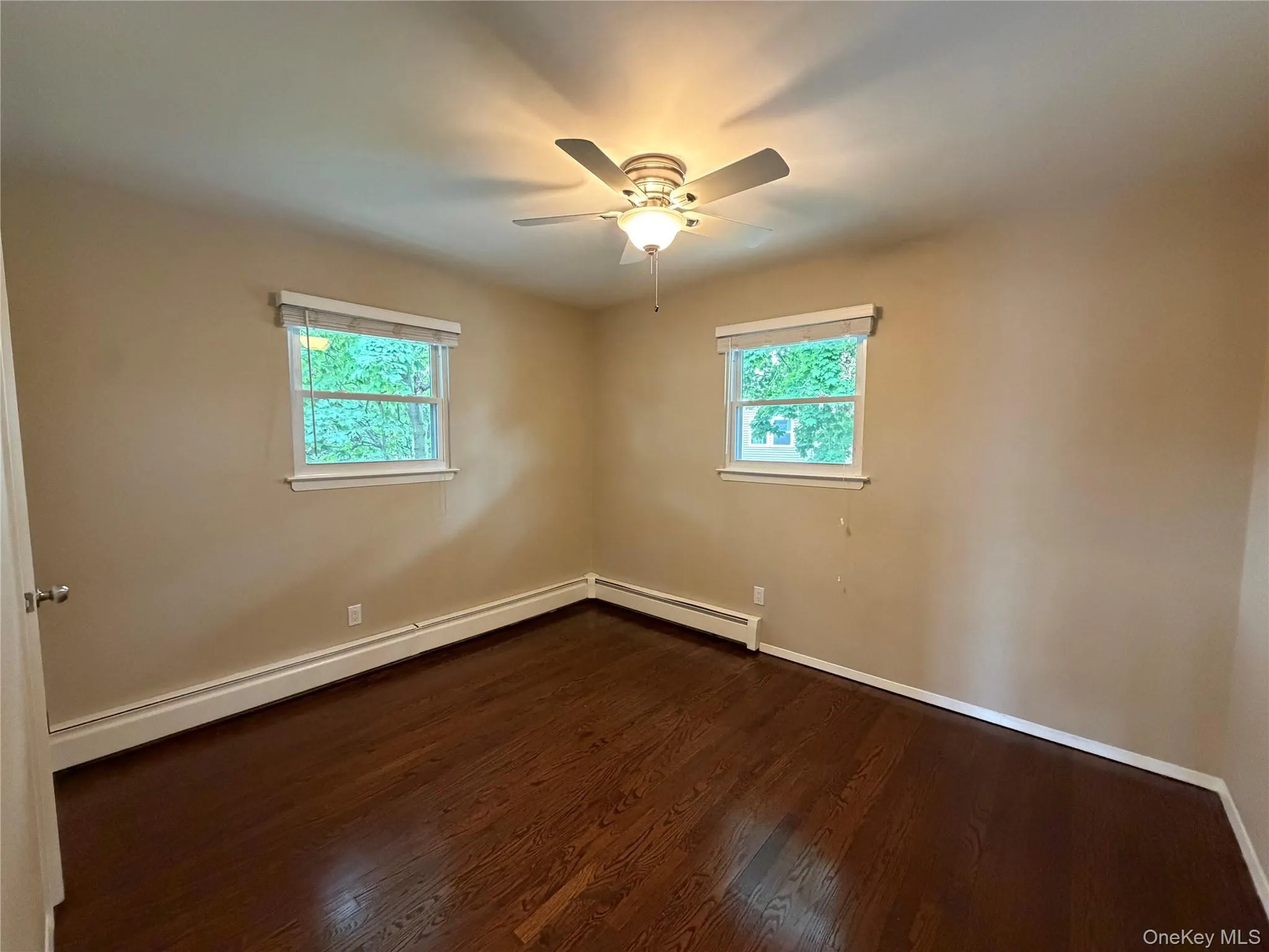40 Edgewood Road, North Hempstead, NY, 3 Bedrooms Bedrooms, 6 Rooms Rooms,1 BathroomBathrooms,Residential Lease,For Rent,Edgewood,0,1040469 40 Edgewood Road, North Hempstead, NY, 3 Bedrooms Bedrooms, 6 Rooms Rooms,1 BathroomBathrooms,Residential Lease,For Rent,Edgewood,0,1040469