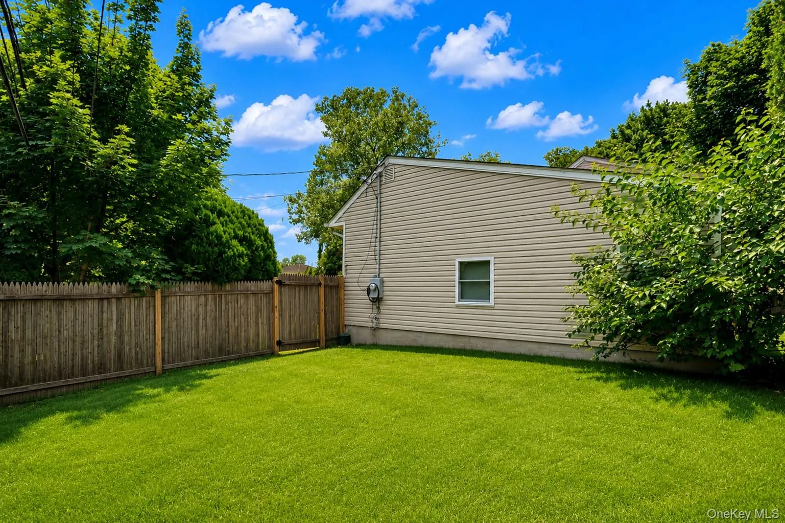 23 Riviera Drive, Smithtown, NY, 3 Bedrooms Bedrooms, 3 Rooms Rooms,2 BathroomsBathrooms,Residential,For Rent,Riviera,0,1040470 23 Riviera Drive, Smithtown, NY, 3 Bedrooms Bedrooms, 3 Rooms Rooms,2 BathroomsBathrooms,Residential,For Rent,Riviera,0,1040470