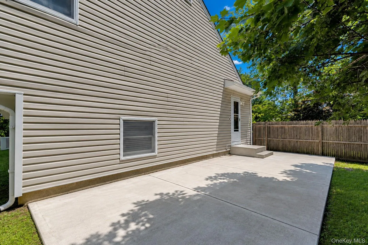 23 Riviera Drive, Smithtown, NY, 3 Bedrooms Bedrooms, 3 Rooms Rooms,2 BathroomsBathrooms,Residential,For Rent,Riviera,0,1040470 23 Riviera Drive, Smithtown, NY, 3 Bedrooms Bedrooms, 3 Rooms Rooms,2 BathroomsBathrooms,Residential,For Rent,Riviera,0,1040470