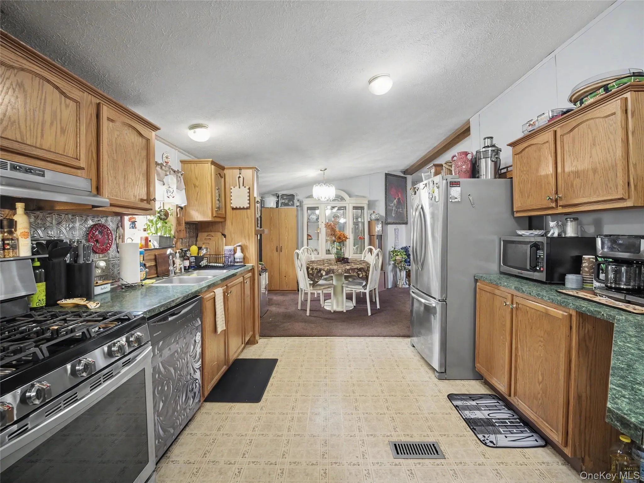 6 Hopf, Clarkstown, NY, 4 Bedrooms Bedrooms, 7 Rooms Rooms,2 BathroomsBathrooms,Residential,For Rent,Hopf,0,1040472 6 Hopf, Clarkstown, NY, 4 Bedrooms Bedrooms, 7 Rooms Rooms,2 BathroomsBathrooms,Residential,For Rent,Hopf,0,1040472