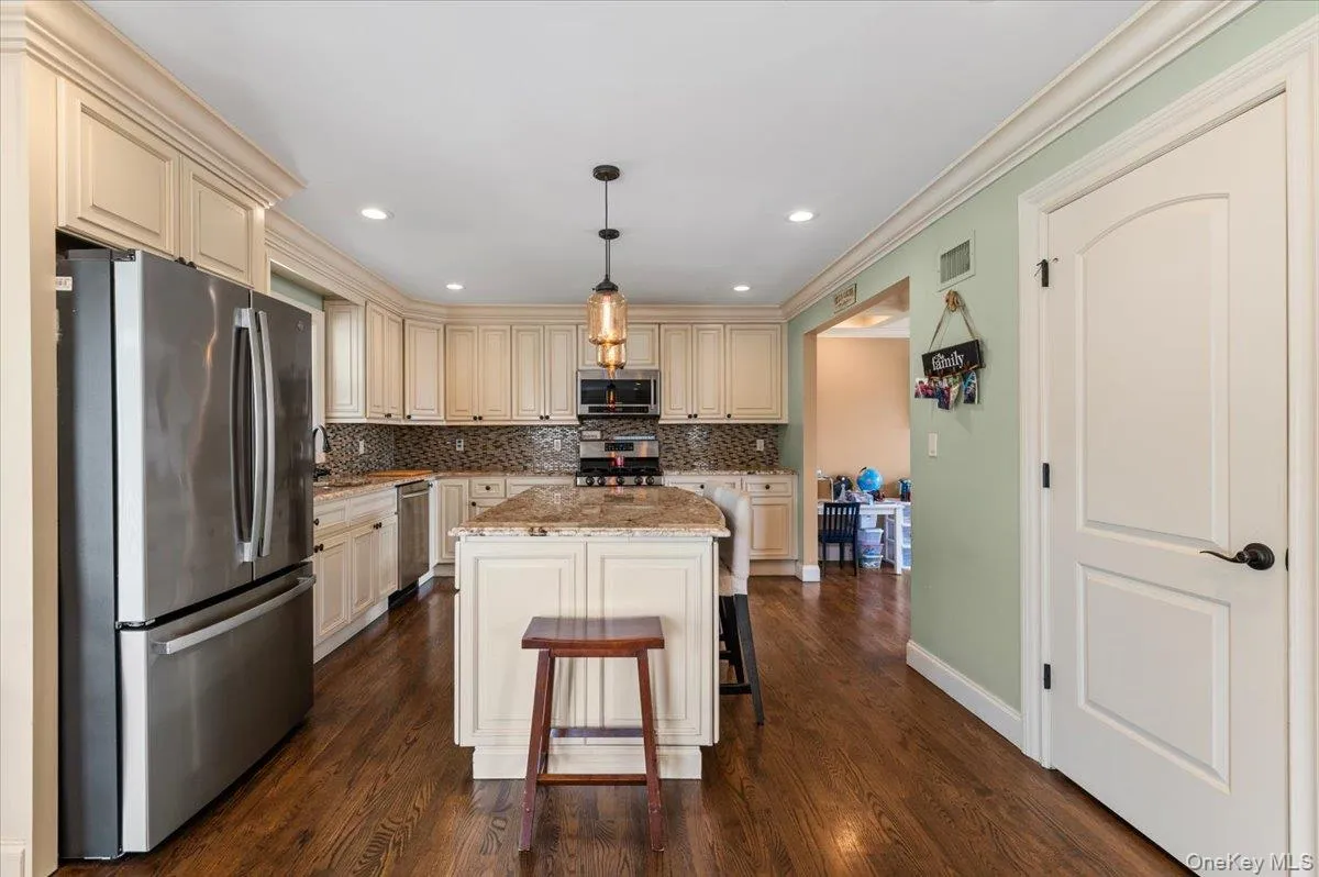 23 Cambridge Avenue, Oyster Bay, NY, 4 Bedrooms Bedrooms, 7 Rooms Rooms,2 BathroomsBathrooms,Residential,For Rent,Cambridge,0,1040473 23 Cambridge Avenue, Oyster Bay, NY, 4 Bedrooms Bedrooms, 7 Rooms Rooms,2 BathroomsBathrooms,Residential,For Rent,Cambridge,0,1040473