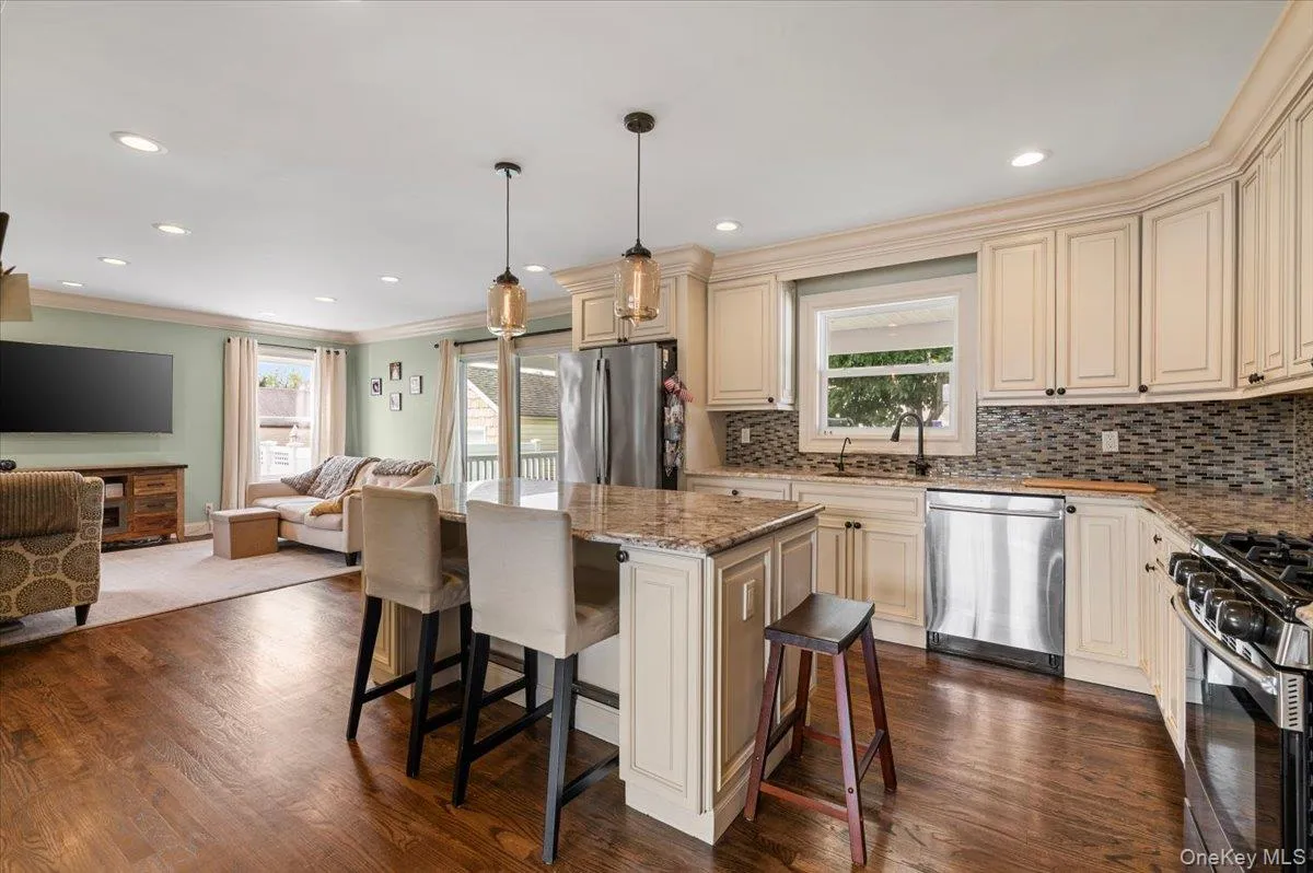 23 Cambridge Avenue, Oyster Bay, NY, 4 Bedrooms Bedrooms, 7 Rooms Rooms,2 BathroomsBathrooms,Residential,For Rent,Cambridge,0,1040473 23 Cambridge Avenue, Oyster Bay, NY, 4 Bedrooms Bedrooms, 7 Rooms Rooms,2 BathroomsBathrooms,Residential,For Rent,Cambridge,0,1040473