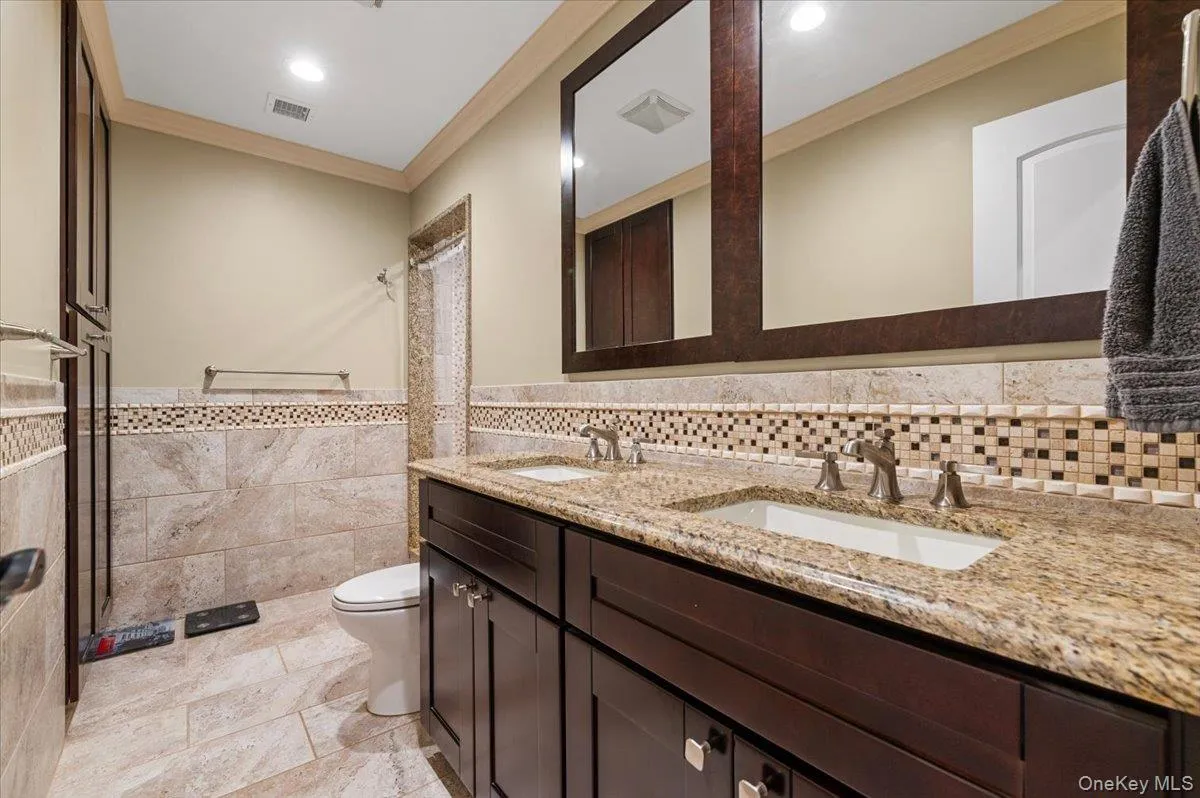 23 Cambridge Avenue, Oyster Bay, NY, 4 Bedrooms Bedrooms, 7 Rooms Rooms,2 BathroomsBathrooms,Residential,For Rent,Cambridge,0,1040473 23 Cambridge Avenue, Oyster Bay, NY, 4 Bedrooms Bedrooms, 7 Rooms Rooms,2 BathroomsBathrooms,Residential,For Rent,Cambridge,0,1040473