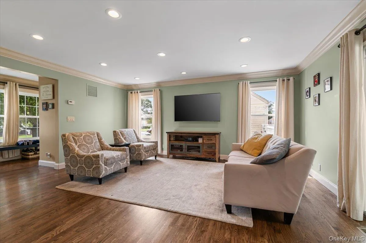 23 Cambridge Avenue, Oyster Bay, NY, 4 Bedrooms Bedrooms, 7 Rooms Rooms,2 BathroomsBathrooms,Residential,For Rent,Cambridge,0,1040473 23 Cambridge Avenue, Oyster Bay, NY, 4 Bedrooms Bedrooms, 7 Rooms Rooms,2 BathroomsBathrooms,Residential,For Rent,Cambridge,0,1040473