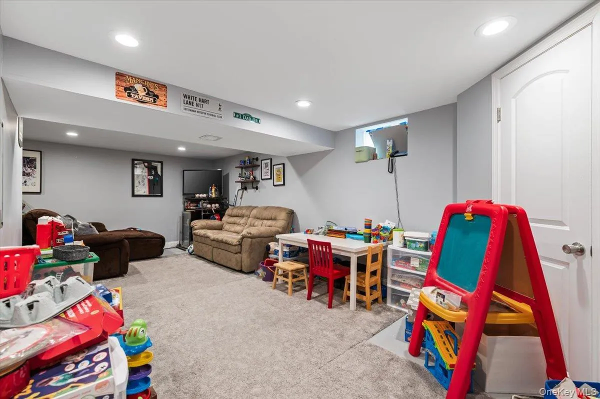 23 Cambridge Avenue, Oyster Bay, NY, 4 Bedrooms Bedrooms, 7 Rooms Rooms,2 BathroomsBathrooms,Residential,For Rent,Cambridge,0,1040473 23 Cambridge Avenue, Oyster Bay, NY, 4 Bedrooms Bedrooms, 7 Rooms Rooms,2 BathroomsBathrooms,Residential,For Rent,Cambridge,0,1040473