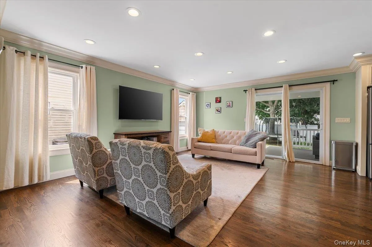 23 Cambridge Avenue, Oyster Bay, NY, 4 Bedrooms Bedrooms, 7 Rooms Rooms,2 BathroomsBathrooms,Residential,For Rent,Cambridge,0,1040473 23 Cambridge Avenue, Oyster Bay, NY, 4 Bedrooms Bedrooms, 7 Rooms Rooms,2 BathroomsBathrooms,Residential,For Rent,Cambridge,0,1040473
