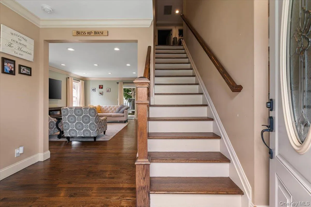 23 Cambridge Avenue, Oyster Bay, NY, 4 Bedrooms Bedrooms, 7 Rooms Rooms,2 BathroomsBathrooms,Residential,For Rent,Cambridge,0,1040473 23 Cambridge Avenue, Oyster Bay, NY, 4 Bedrooms Bedrooms, 7 Rooms Rooms,2 BathroomsBathrooms,Residential,For Rent,Cambridge,0,1040473